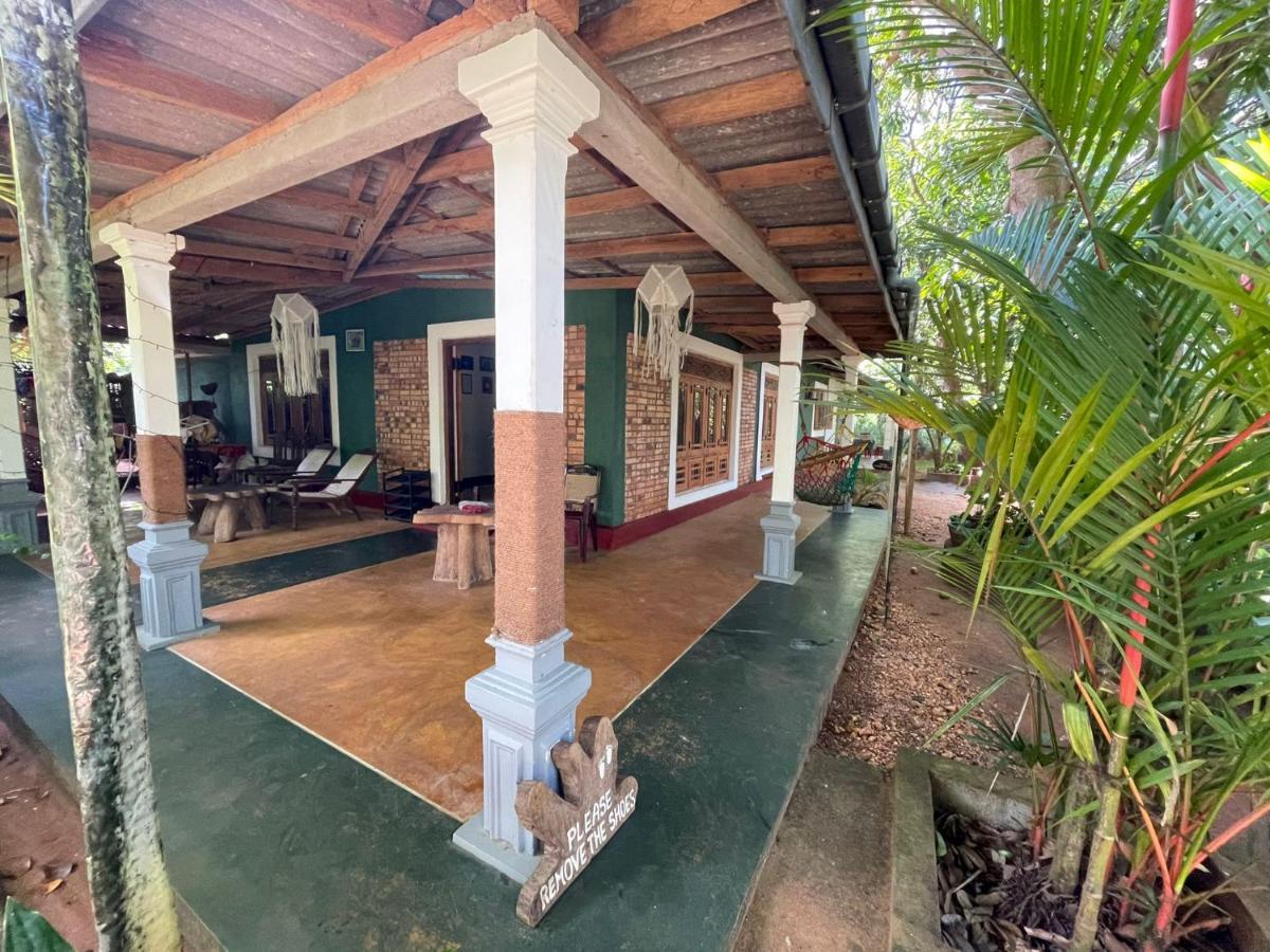 Thilina Homestay Сигирия Экстерьер фото