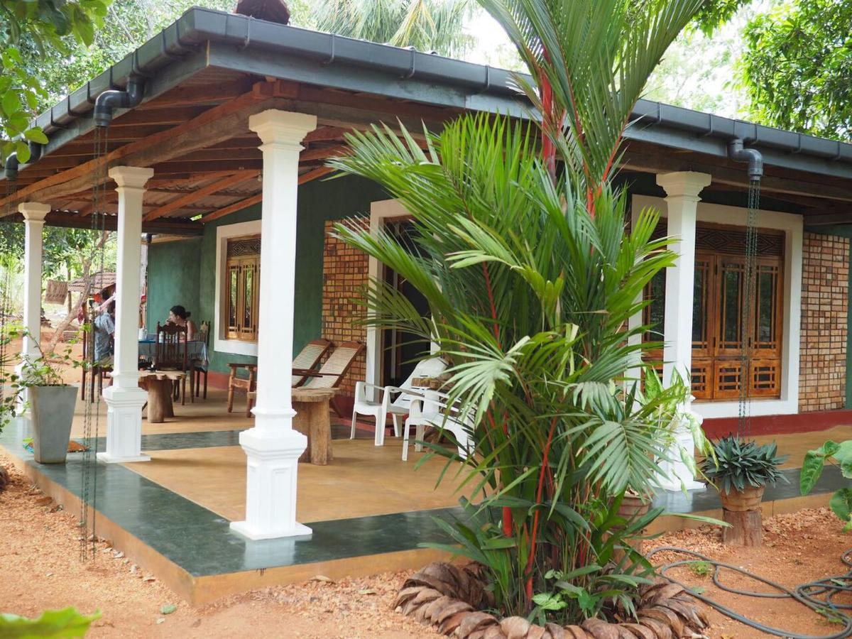 Thilina Homestay Сигирия Экстерьер фото